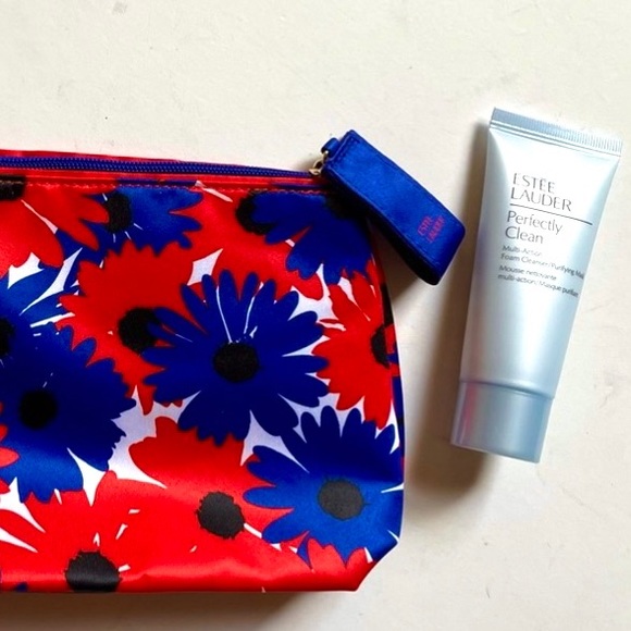 Estee Lauder Other - Estée Lauder set-cleansing cream+ makeup case new!
